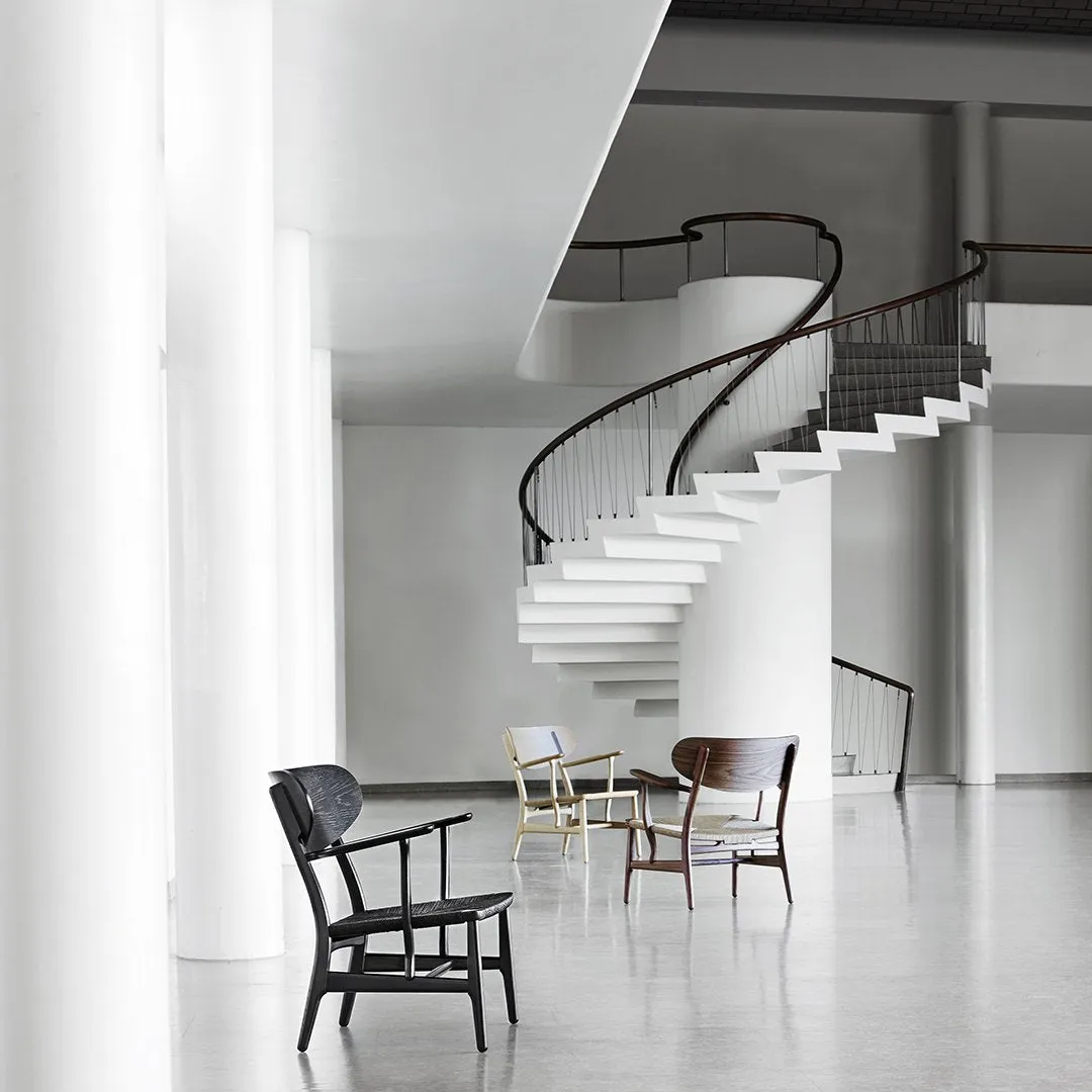 CH22 Lounge Chair