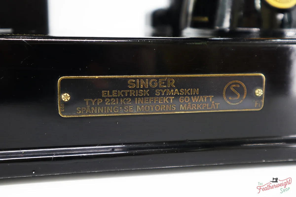 Singer Featherweight 221K Sewing Machine, EH142***
