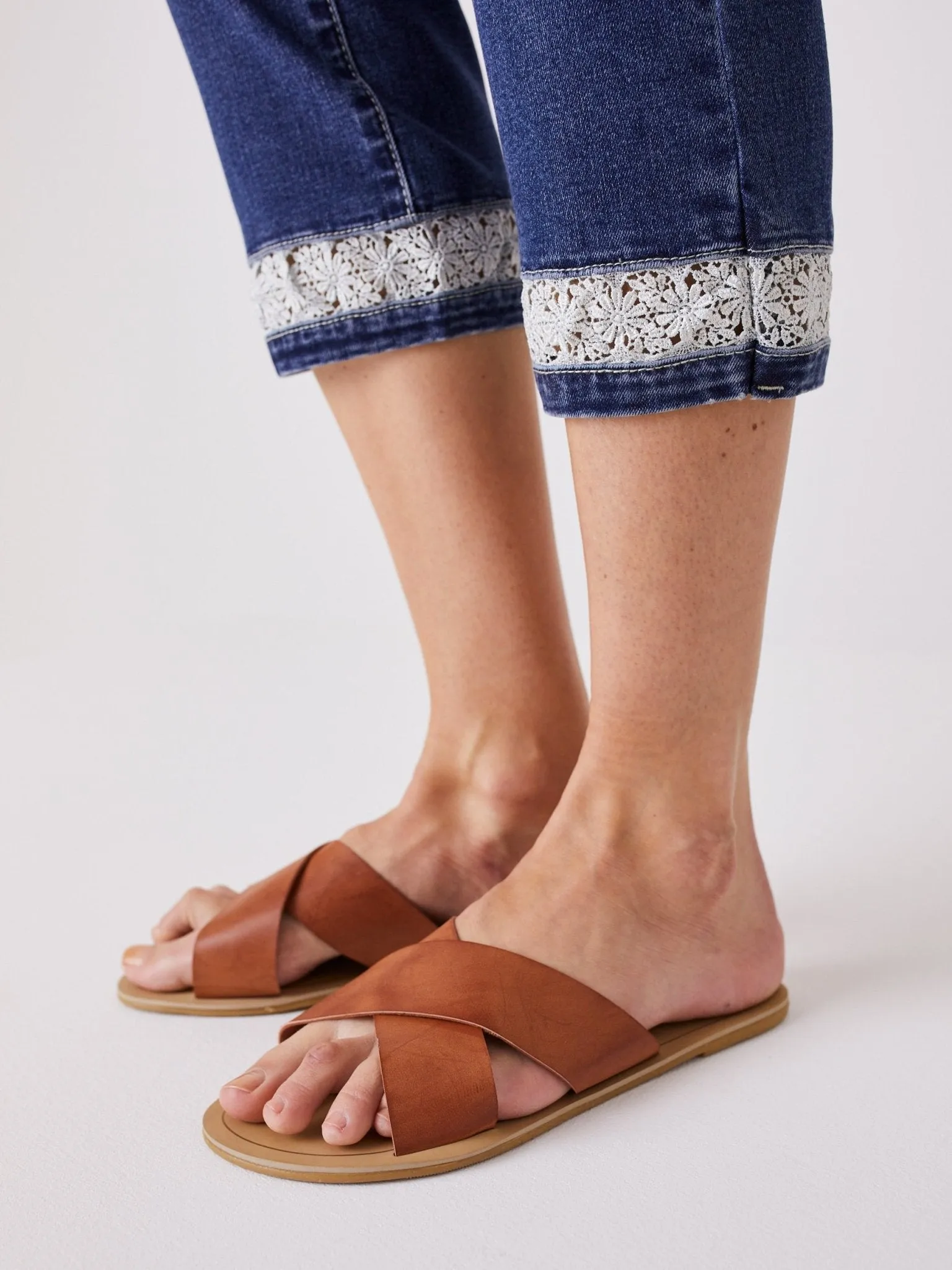 Westport Signature 5 Pocket With Crochet Inset Hem Capri Jean